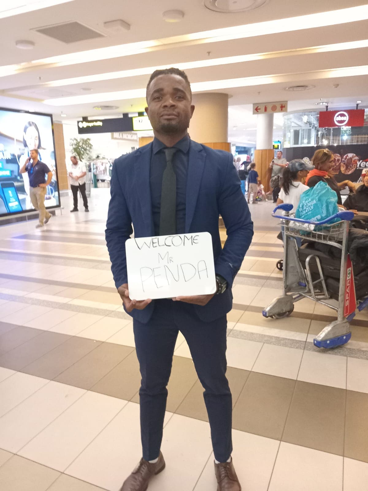 Arrivals, Handled — photo 2